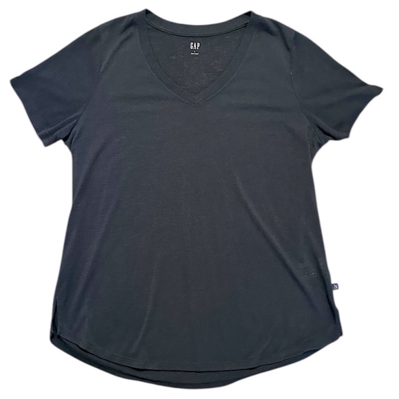 GAP Tops - GAP black short sleeved v-neck T-shirt size Large